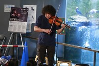 「葉加瀬太郎 子供たちへの特別授業！“エトピリカ”夏休みの自由研究＆生演奏！」の様子。