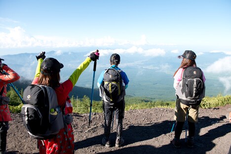 景色を楽しむアップアップガールズ（仮）。