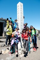 山頂に到着したアップアップガールズ（仮）。