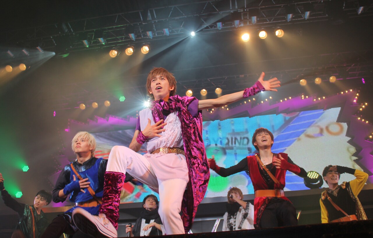 超特急「"BULLET TRAIN ONEMAN SHOW 2014" 真夏の全国Zepp TOUR～孤高の戦士達が力を解き放つ時 '感電注意報発令！' ～」福岡・Zepp Fukuoka公演の様子。