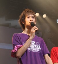 ニコニコ生放送で追加公演を中継することを発表したリョウガ。