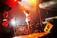 女王蜂「夏の自由研究～蜂月蜂日～」キネマ倶楽部公演の様子。（撮影：中野修也）