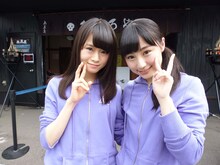 左から山崎怜奈、米徳京花。 (c)乃木坂46LLC