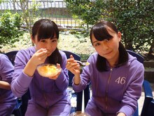 左から米徳京花、鈴木絢音。 (c)乃木坂46LLC