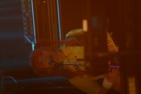 ベースを弾くようなぴ。 （Photo by ElNinoTheIdol / mel house）