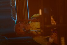 ベースを弾くようなぴ。 （Photo by ElNinoTheIdol / mel house）