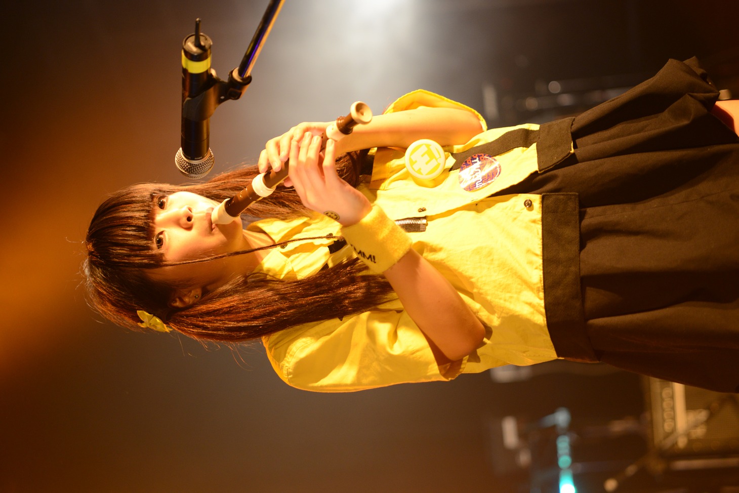 ソプラノリコーダーを吹くゆいざらす。 （Photo by ElNinoTheIdol / mel house）