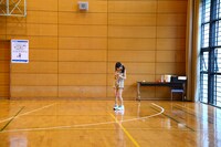 競技の合間にTwitterでファンに報告する小池。