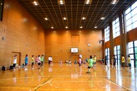 「大縄跳び対決」の様子。