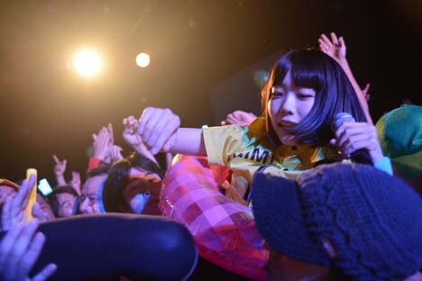 浮き輪を付けてダイブしたあの。 （Photo by ElNinoTheIdol / mel house）