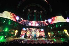 flumpool「flumpool 5th Anniversary tour 2014『MOMENT』」横浜アリーナ公演の様子。