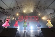 「ROCK IN JAPAN FESTIVAL」でのチームしゃちほこのライブの様子。(C)ROCK IN JAPAN FESTIVAL 2014