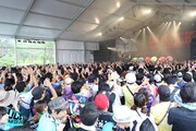 「ROCK IN JAPAN FESTIVAL」でのチームしゃちほこのライブの様子。(C)ROCK IN JAPAN FESTIVAL 2014