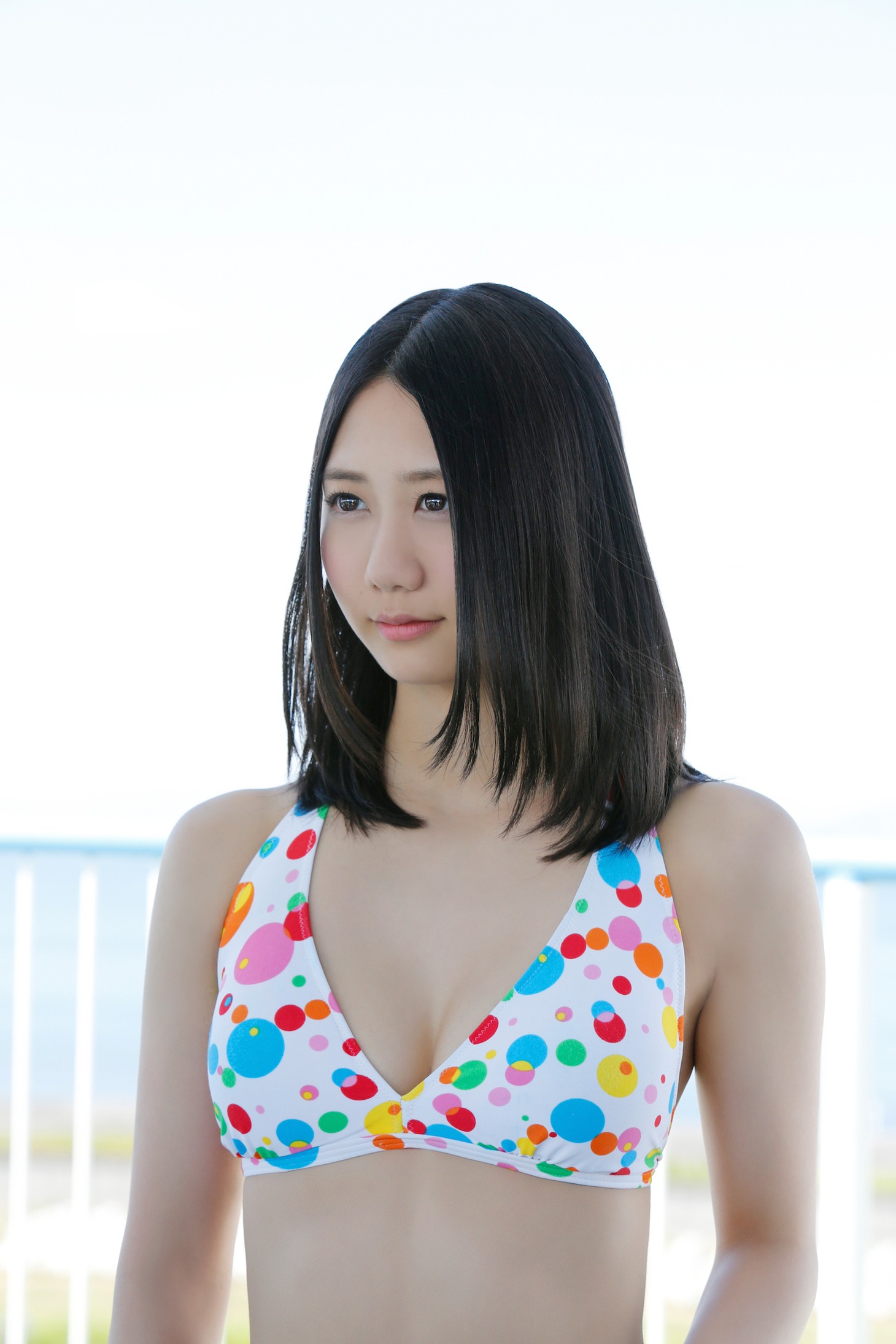 「ナガシマジャンボ海水プール」のCM撮影中のワンシーン。(c)AKS