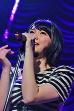 写真集「9nine WONDER LIVE in SUNPLAZA」より。