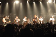 8月6日、東京・LIQUIDROOM ebisuでライブを行ったKEMURI。