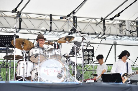 高橋幸宏 with In Phaseのパフォーマンスの様子。（Photo by Taem LIGHTSOME 三浦憲治）
