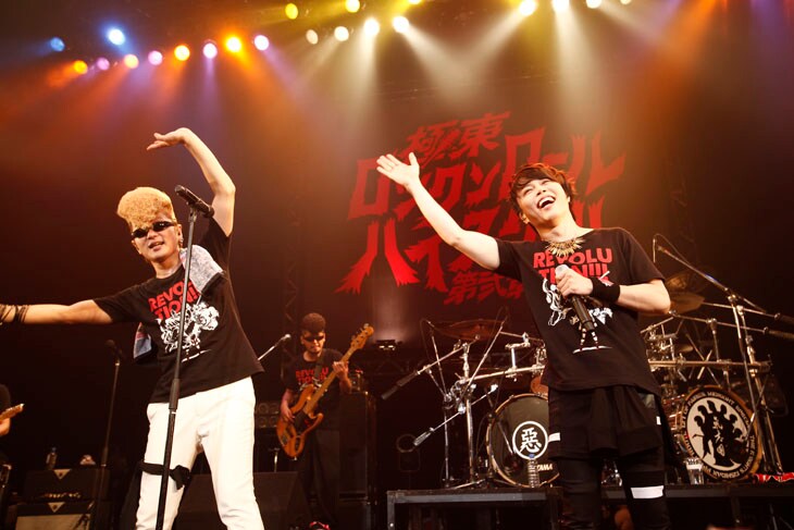 氣志團　極東ロックンロールハイスクールTシャツ VS TM revolution 氣志團 極東ロックンロールハイスクールコラボTシャツ VS 10