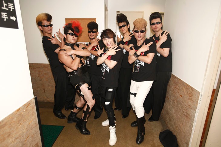 氣志團とT.M.Revolution。
