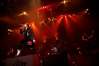 「T.M.Revolution vs 氣志團～妖精達の夏物語～」Zepp Tokyo公演の様子。