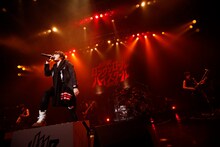 「T.M.Revolution vs 氣志團～妖精達の夏物語～」Zepp Tokyo公演の様子。