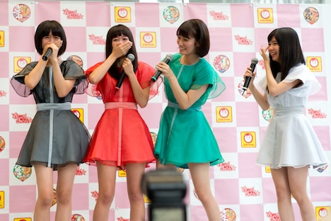 武田鉄矢よりメジャーデビュー決定を告げられ驚く赤マルダッシュ☆。