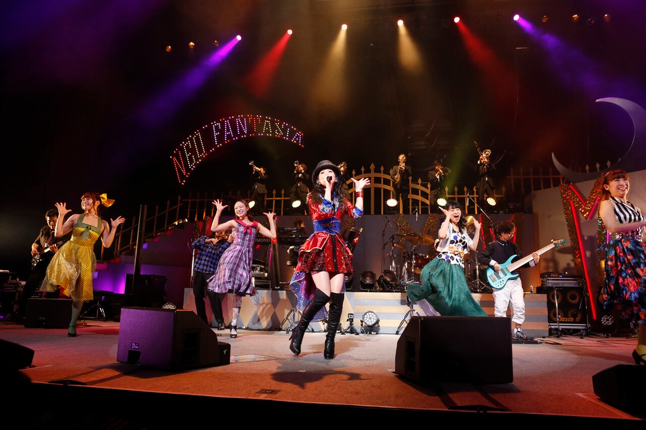 ライブ「アニメロミックス Presents Minori Chihara Live Tour 2014 ～NEO FANTASIA～ Supported by JOYSOUND」の模様。