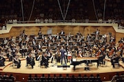 「久石譲＆新日本フィル・ワールド・ドリーム・オーケストラ」によるコンサートの様子。