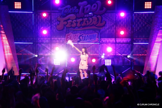 8月2、3日に開催された「東京アイドルフェスティバル」でのクルミクロニクルのステージの様子。