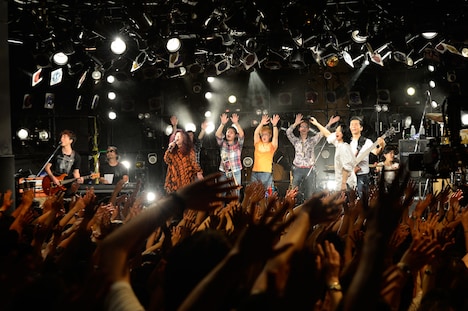 「SPACE SHOWER TV "LIVE with YOU" ~DREAMS COME TRUE~」の様子。(Photo by TEPPEI)