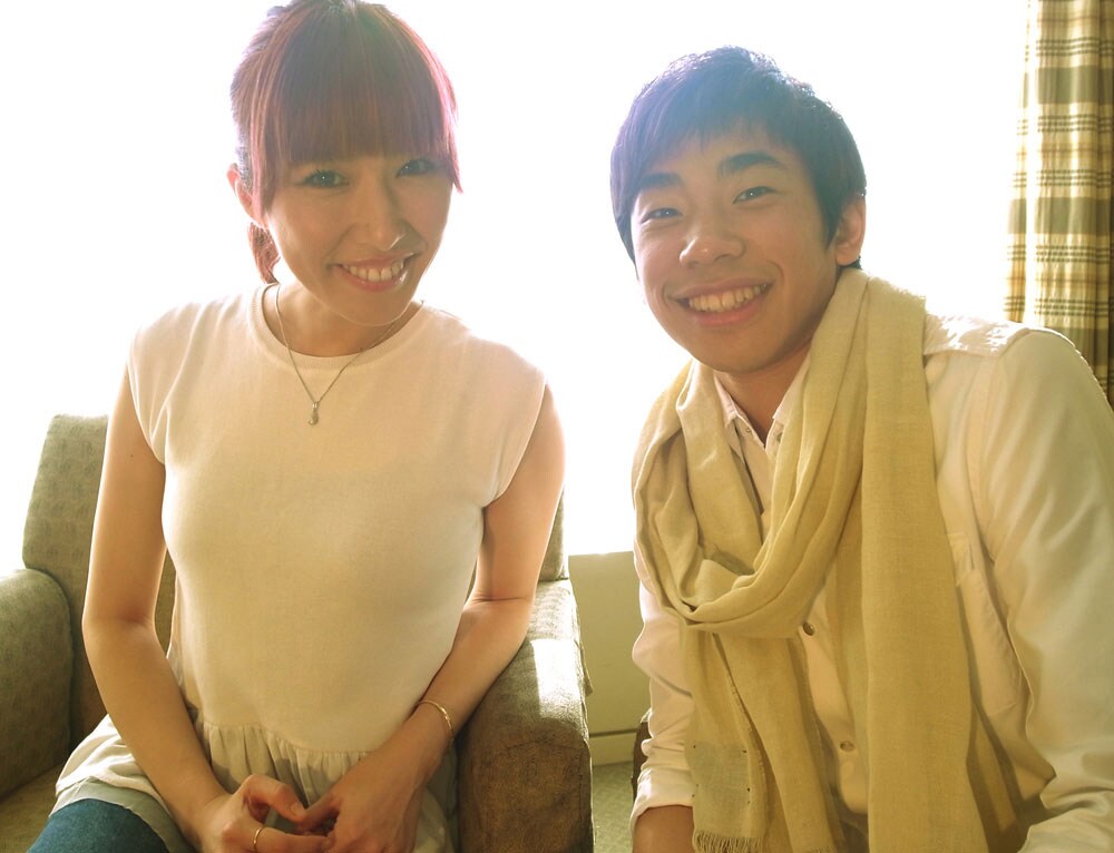 左からGILLE、織田信成。