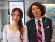番組のパーソナリティを務める浜崎美保(左)、マンボウやしろ(右)。