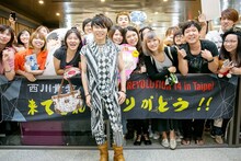 台湾でファンから歓迎を受けるT.M.Revolution。