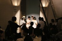「スドーさん スーモで住まい探し」結婚編のメイキングカット。