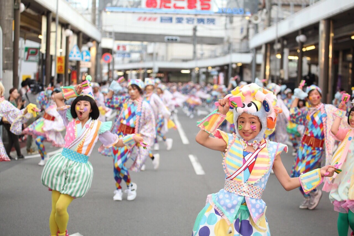 「第61回 よさこい祭り」でパフォーマンスするTEMPURA KIDZ。