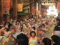 TEMPURA KIDZが参加したダイヤモンドダイニングよさこいチーム。