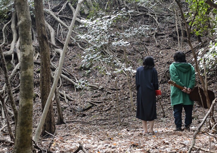 テニスコーツ植野と柴田聡子、それぞれの「光輪」収録したスプリット盤