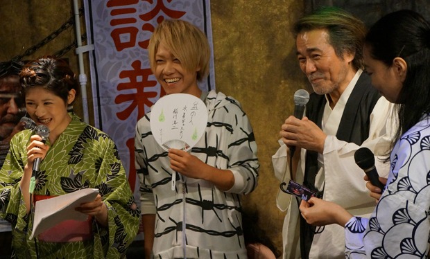「怪談句会」イベント中の様子。