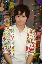 スーさん役の安本彩花。