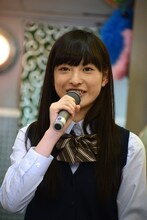 吉田役の松野莉奈。