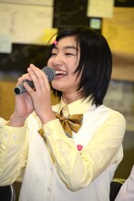 トモ役の小林歌穂。