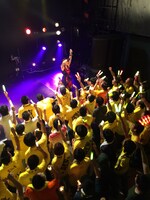 吉川友「茨城凱旋スペシャルライブ 茨城っか大好きっか」の様子。