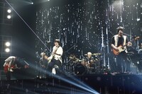 flumpool「flumpool 5th Anniversary tour 2014『MOMENT』」横浜アリーナ公演の様子。