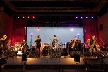 東京スカパラダイスオーケストラと10-FEET。（撮影：仁礼博）