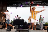 上江洌.清作＆The BK Sounds!!（撮影：仁礼博）