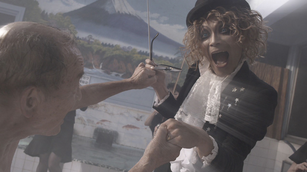テレビ東京系「牙狼＜GARO＞-魔戒ノ花-」第19話「組曲」のワンシーン。(c)2014 雨宮慶太 / 東北新社