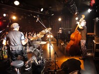 H ZETTRIO