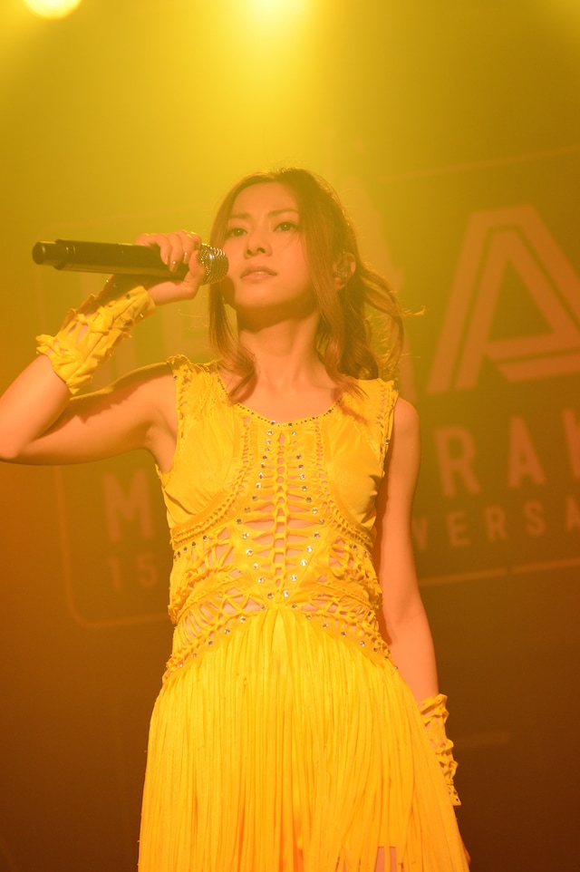 倉木麻衣「15th Anniversary Mai Kuraki Live Project 2014 BEST “一期一会” ～FUN FUN FUN☆彡～」福島・郡山HIP SHOT JAPAN公演の様子。