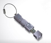 L'Arc-en-Ciel「L'Arc-en-Ciel LIVE 2014 at 国立競技場」完全生産限定盤特典「L'Arc-en-Ciel Original USBメモリ」デザイン。