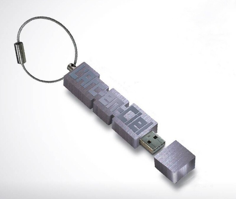 L'Arc-en-Ciel「L'Arc-en-Ciel LIVE 2014 at 国立競技場」完全生産限定盤特典「L'Arc-en-Ciel Original USBメモリ」デザイン。